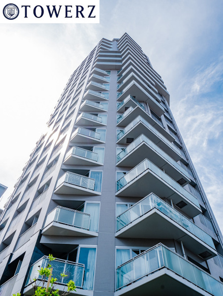 【外観】 | 【外観】上町台地の上、四天王寺の傍ら、心都の仰望。白を基調とした美しい外観デザイン！