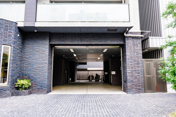 【駐車場】 | 【敷地内駐車場】タワーパーキングなので、愛車が風雨にさらされることもありません！