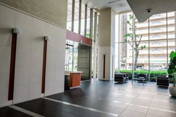 【エントランス】 | 【エントランスホール】ホテルライクで都会的な空間デザイン。品のある共用スペースが都心生活を彩ります！