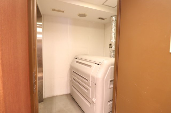 【その他共用部分】 | 【ダストステーション】衛生面に配慮した常時換気のゴミ置場。お住いのフロアで24時間ゴミ出し可能！