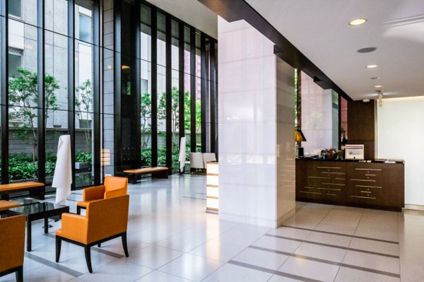 【エントランス】 | 【コンシェルジュカウンター】各種取次・紹介など、丁寧なサービスで都心の快適な生活をサポート！