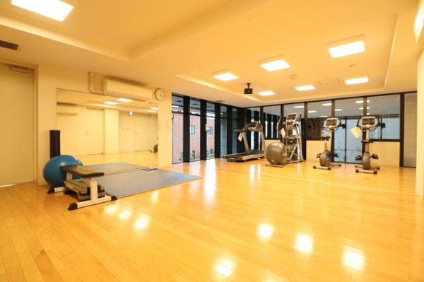 【その他共用部分】 | 【フィットネススタジオ】マンション内で気軽にエクササイズ！ベーシックなマシンが設置されています！