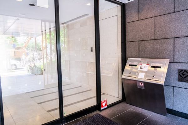 【エントランス】 | 【風除室】もちろんオートロックです！強固なセキュリティで安心！