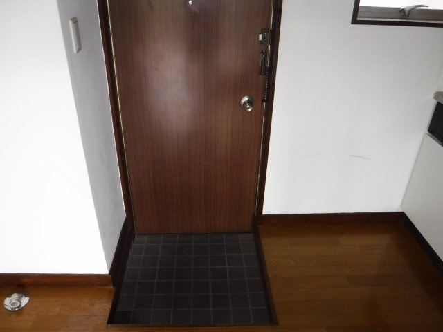 宮崎マンションの玄関