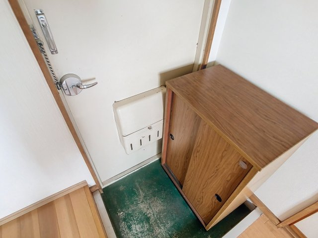 西口朝日マンションの玄関