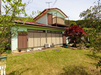 【外観】 | 高台に建つ庭付き一戸建です
バルコニーは、南向き