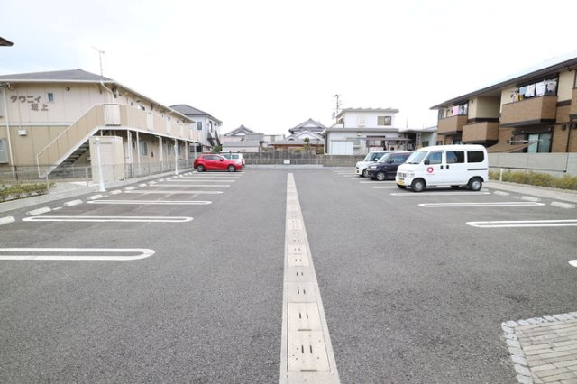 グランレーヴ弐番館の駐車場