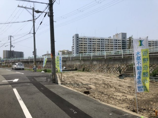 【前面道路含む現地写真】