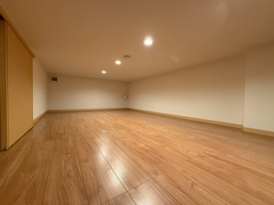 【収納】 | アンジェロ ヴィラ | 洋室6.1帖のお部屋にあるクローゼットです♪大切なお洋服もしわにならないようにハンガーがけができます☆