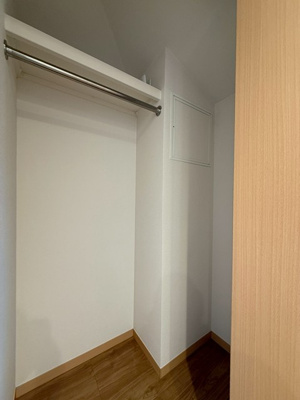 【収納】 | アンジェロ ヴィラ | 洋室7.1帖のお部屋にあるクローゼットです♪洋室のお部屋それぞれにクローゼットがあると便利ですね！