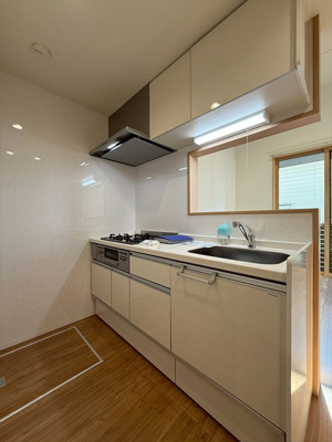 【居間・リビング】 | アンジェロ ヴィラ | 1階・南西向きリビングダイニングキッチン10.4.帖☆女性に人気なカウンターキッチンです！お話しながら料理ができるってうれしい♪