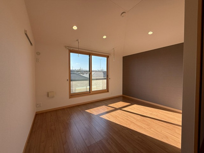 【キッチン】 | アンジェロ ヴィラ | グリル付き3口ガスコンロのシステムキッチンです☆場所を取るお鍋やお皿もすっきり収納できます♪