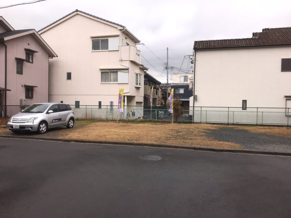 グラッド・タウン灰塚５丁目の前面道路含む現地写真