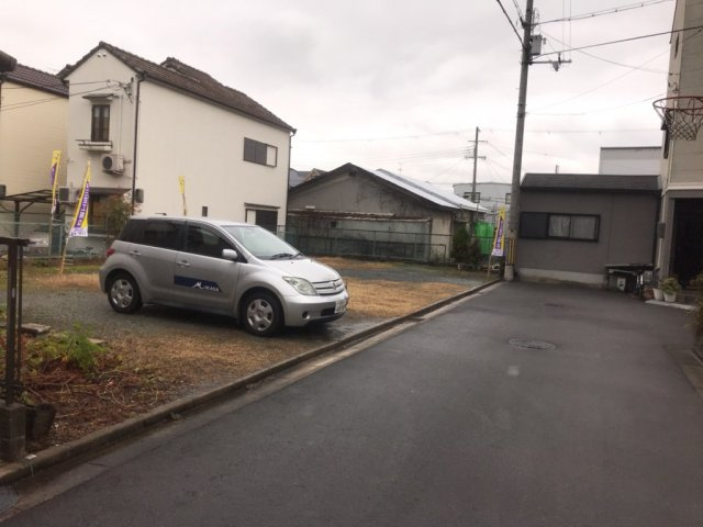 グラッド・タウン灰塚５丁目の前面道路含む現地写真