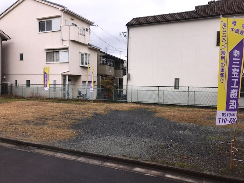 グラッド・タウン灰塚５丁目の前面道路含む現地写真