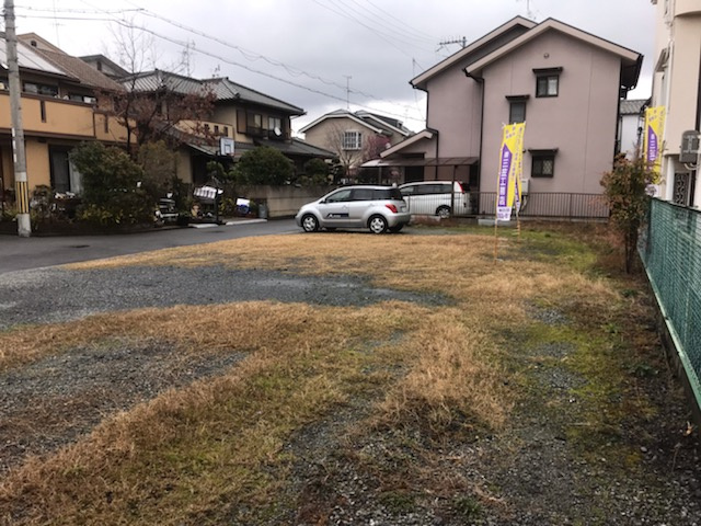 グラッド・タウン灰塚５丁目の前面道路含む現地写真
