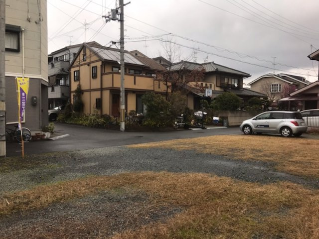 グラッド・タウン灰塚５丁目の前面道路含む現地写真