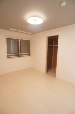 【洋室】 | グランフローラⅠ | 床の色は白基調になります　全室角部屋・エアコン２基付・全室照明付き