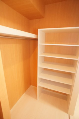 【収納】 | グランフローラⅠ | 2.3帖の大型ウォークインクローゼット