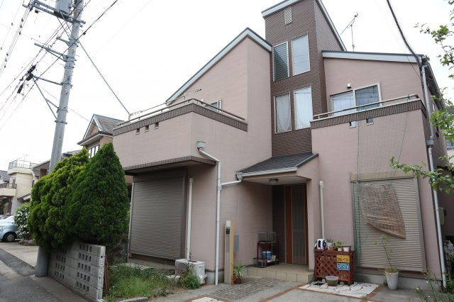 八千代市大和田　中古戸建　平成１８年建築　東南側公道面の外観