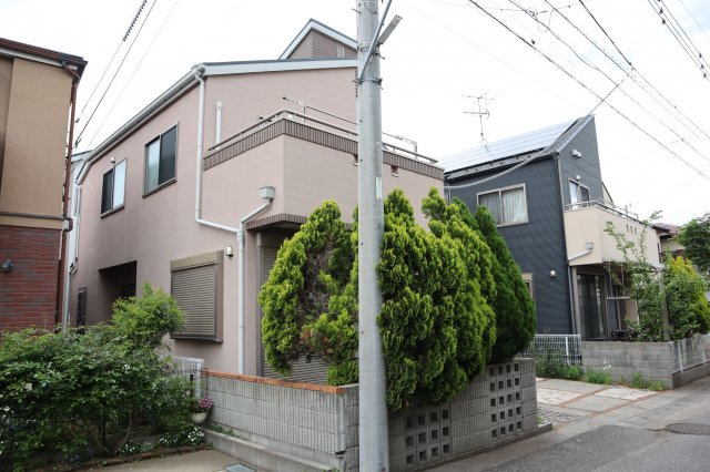 八千代市大和田　中古戸建　平成１８年建築　東南側公道面の外観