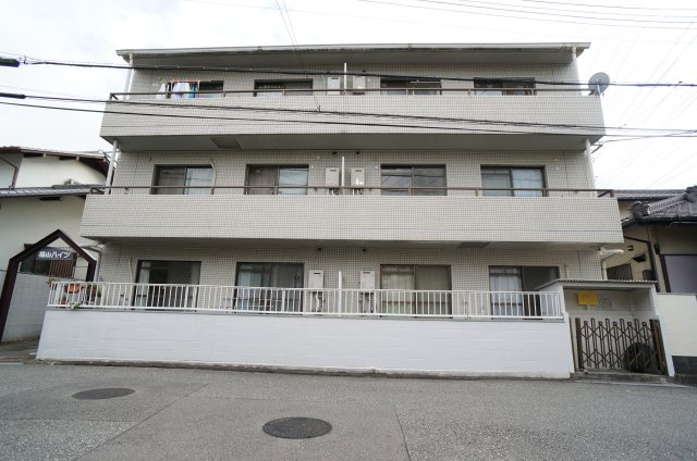 福山ハイツのエントランス