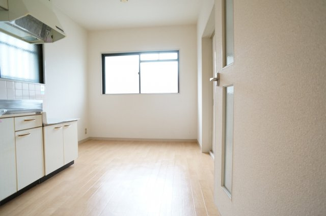 福山ハイツの居間・リビング