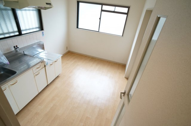 福山ハイツの居間・リビング