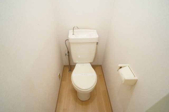 福山ハイツのトイレ|ウォシュレットへ交換実施（写真は取替前のものです）