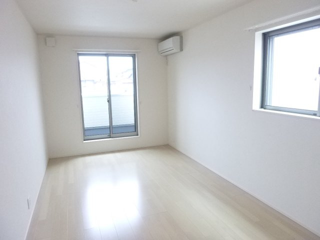 ハイムサカキの居間・リビング|同物件の別部屋です
