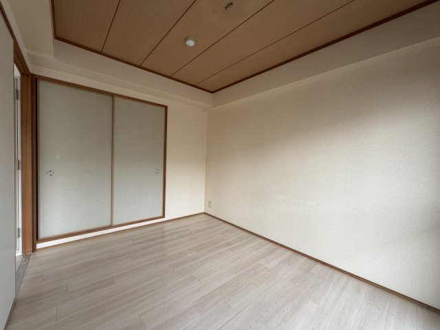 【洋室】 | SHRIKE96（シュライク96） | 写真はリフォーム前の状態です（2025年12月30日撮影）