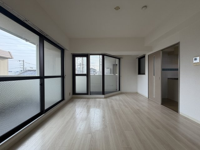 【居間・リビング】 | SHRIKE96（シュライク96） | 写真はリフォーム前の状態です（2025年12月30日撮影）