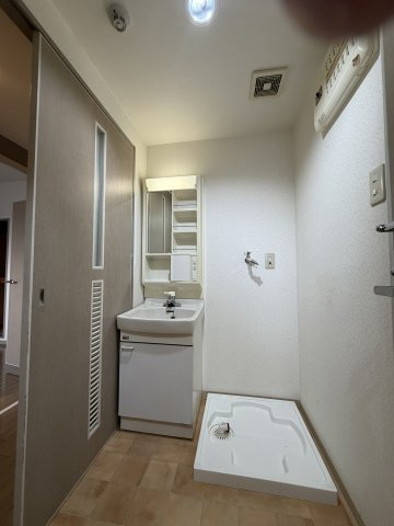 【洗面所】 | SHRIKE96（シュライク96） | 写真はリフォーム前の状態です（2025年12月30日撮影）