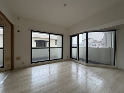 【居間・リビング】 | SHRIKE96（シュライク96） | 写真はリフォーム前の状態です（2025年12月30日撮影）