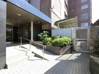 【エントランス】 | 田園調布コーポラス | 東急多摩川線「沼部」駅徒歩4分の好立地！東急東横線・目黒線「多摩川」駅徒歩10分！東急池上線「御嶽山」駅徒歩11分の4路線3駅利用可能と通勤・通学に便利！