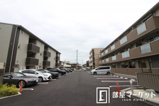 【駐車場】