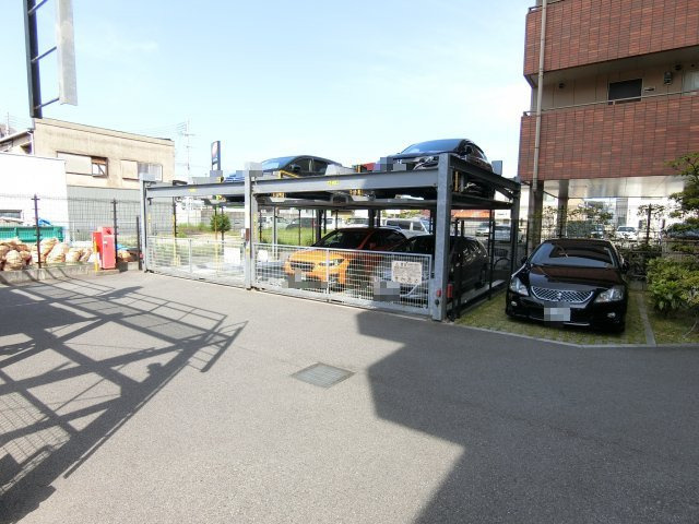 ソルシード明石フィネストの駐車場