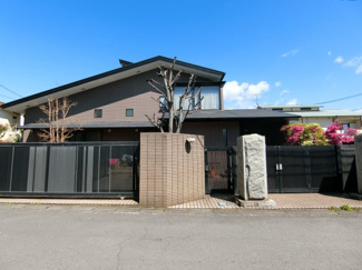 【外観】 | 9LDK＋2S＋地下の大型住宅
湯河原駅より徒歩10分