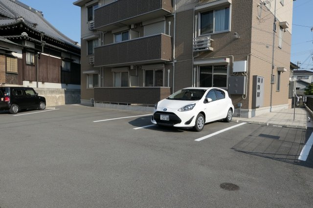 アヴェニール浜の駐車場
