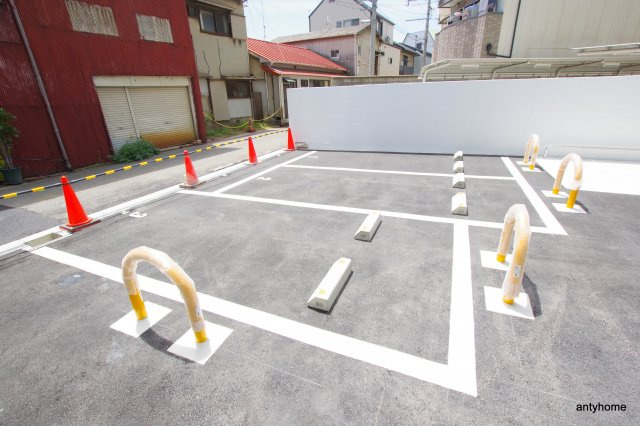 アール大阪リュクス　仲介手数料無料の駐車場