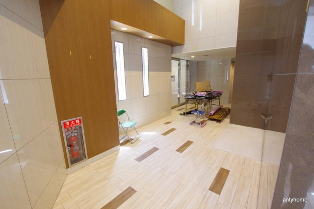 アール大阪リュクス　仲介手数料無料のロビー