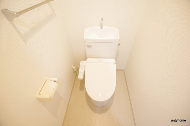 アール大阪リュクス　仲介手数料無料のトイレ