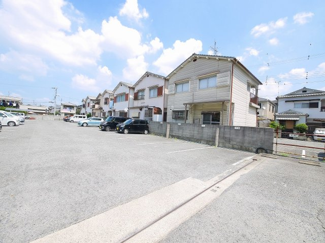 グランドハイツ森川の駐車場|駐車場があるので、車を買う予定の方も安心です