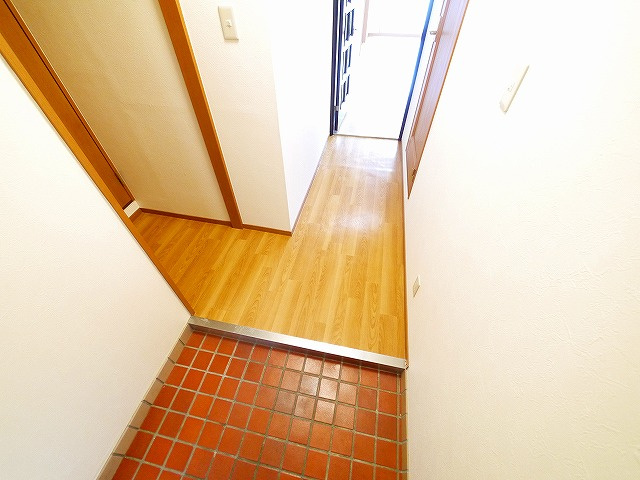 グランドハイツ森川の玄関|明るい玄関です