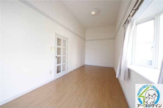 ヨーロピアン西明石の洋室|明るい洋室です