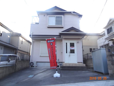 【外観】 | 当社管理／さいたま市緑区三室／全室南向き中古住宅 | 三室小・三室中学校区内の初公開中古です。学校が近いので、お子様の通学が安心です。出勤や通学前の忙しい時間をスムーズにする独立した洗面所の物件はいかがですか。また前面道路と高低差がない形になっています。