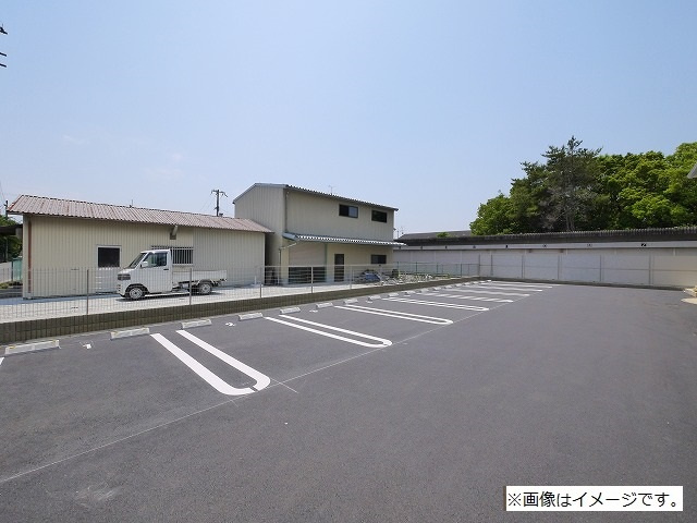 グラン・プラスⅢの駐車場|車をお持ちの方に嬉しい駐車場付きの物件です