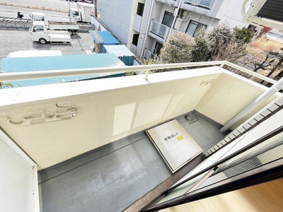 【バルコニー】 | ハイランドハウス | バルコニーは南向きです！お洗濯物はお昼からでも乾きそう♪気分転換をするにもおすすめです☆