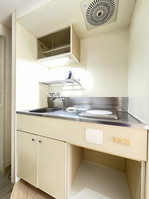 【キッチン】 | ハイランドハウス | キッチンは1口IHクッキングヒーター♪IHは火を使わないので安心なうえ、お掃除もラクラク♪自炊生活で楽しく健康に！