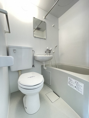 【浴室】 | ハイランドハウス | ユニットバスでお掃除らくらく☆浴室内に洗面台・トイレ付きです♪お風呂に浸かって一日の疲れもリフレッシュ！